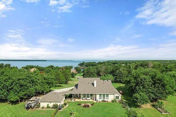 2.18 Acres of Residential Land with Home for Sale in Kerens, Texas