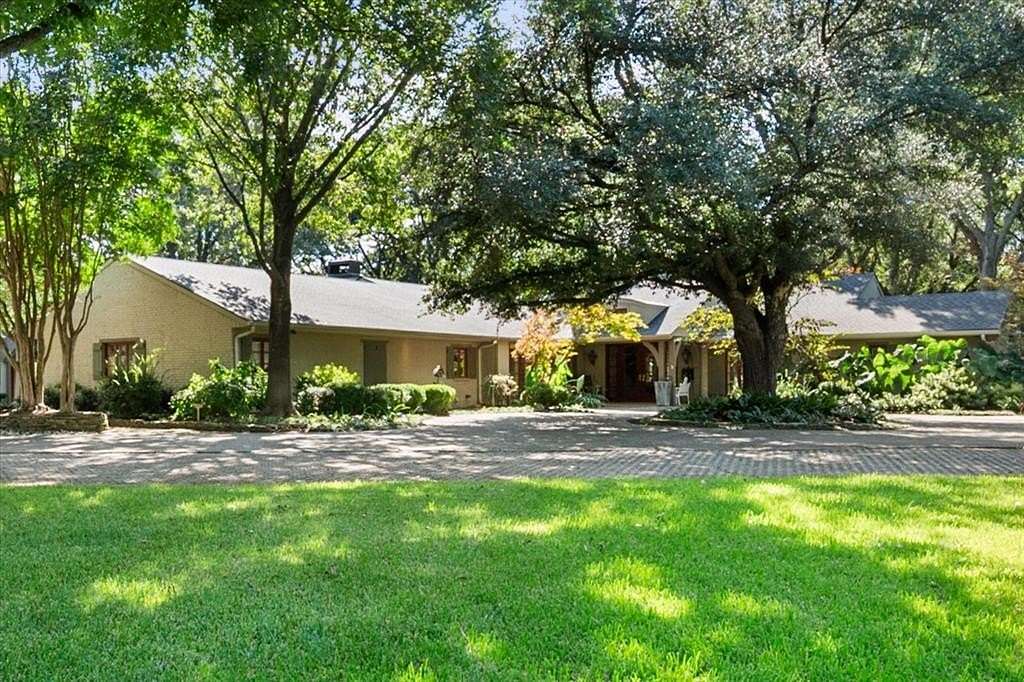 7.44 Acres of Residential Land with Home for Sale in Corsicana, Texas