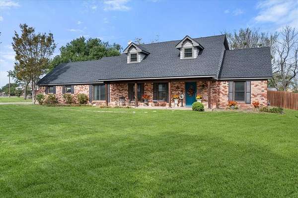 1.5 Acres of Improved Mixed-Use Land for Sale in Corsicana, Texas