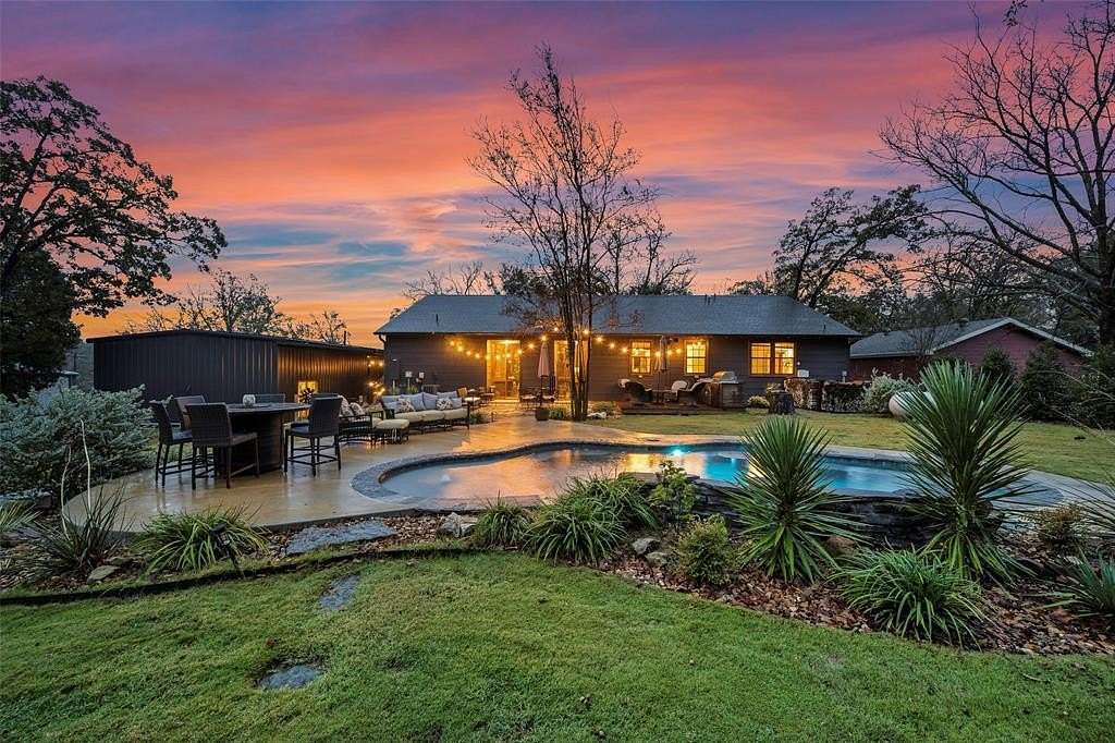 2.49 Acres of Residential Land with Home for Sale in Eustace, Texas