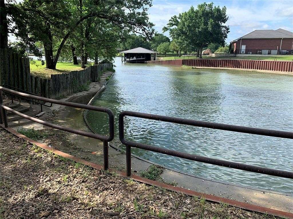 0.65 Acres of Residential Land for Sale in Corsicana, Texas