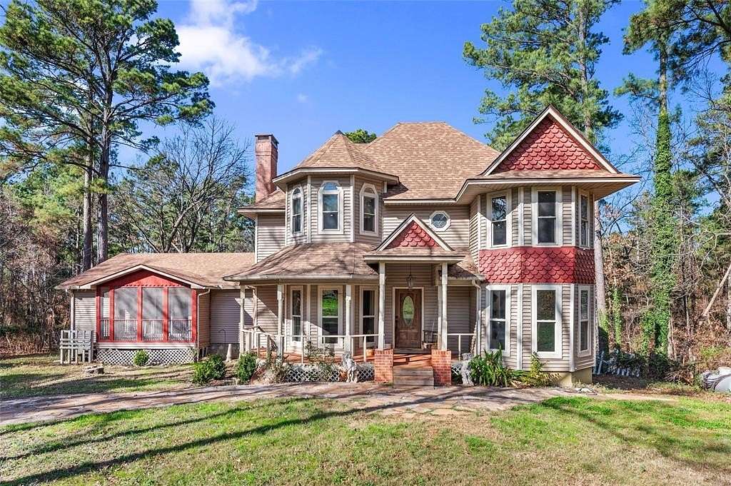 13.6 Acres of Land with Home for Sale in Mineola, Texas