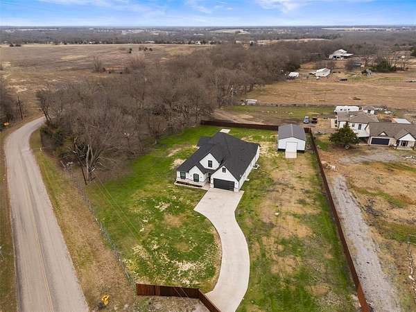 1.56 Acres of Residential Land with Home for Sale in Farmersville, Texas