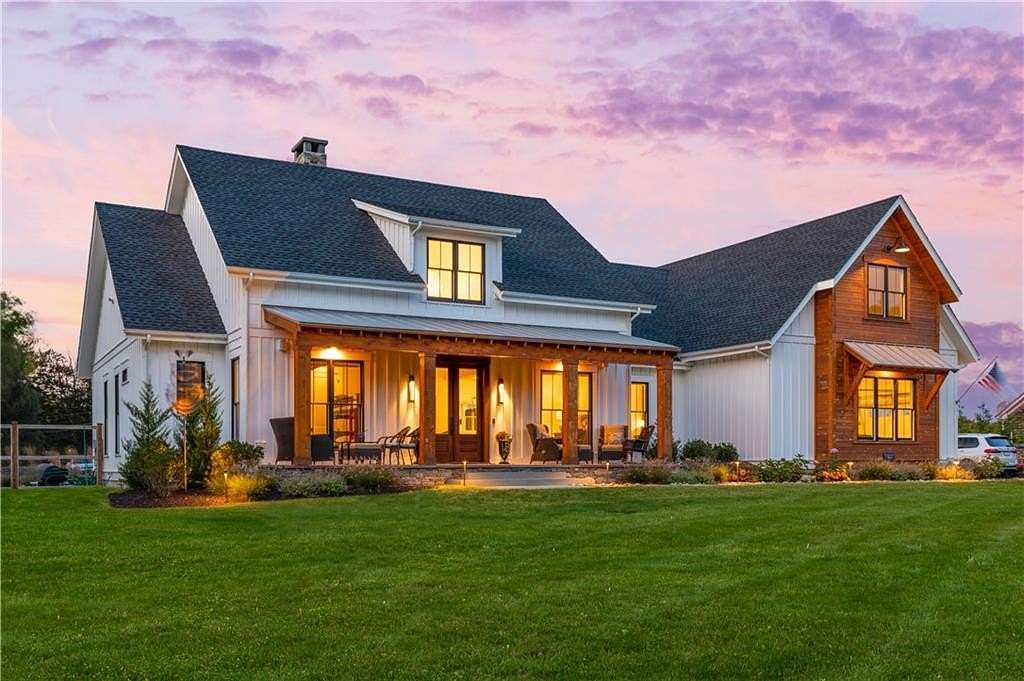 2.89 Acres of Residential Land with Home for Sale in Portsmouth, Rhode Island