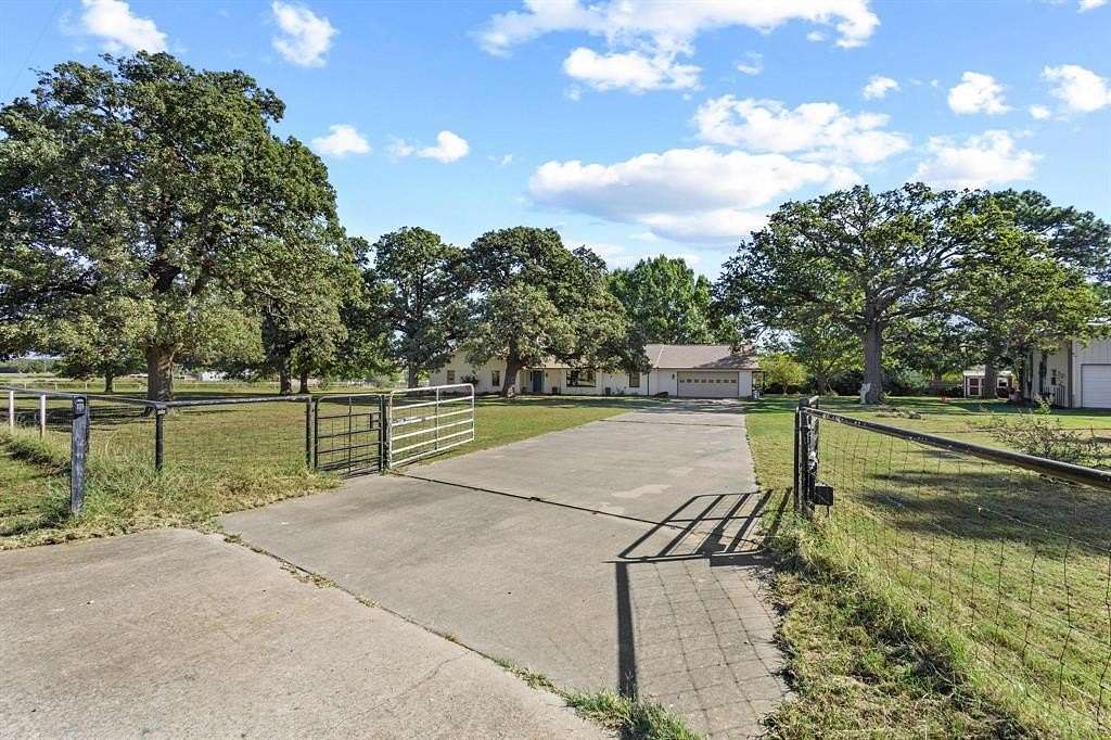 2.78 Acres of Land with Home for Sale in Whitesboro, Texas