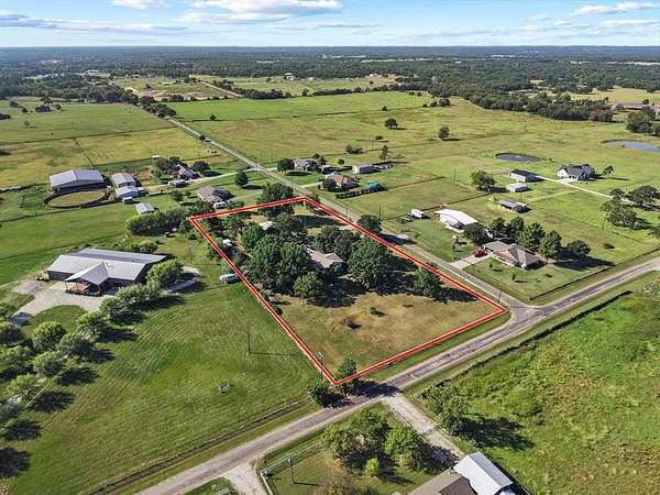 2.78 Acres of Residential Land with Home for Sale in Whitesboro, Texas