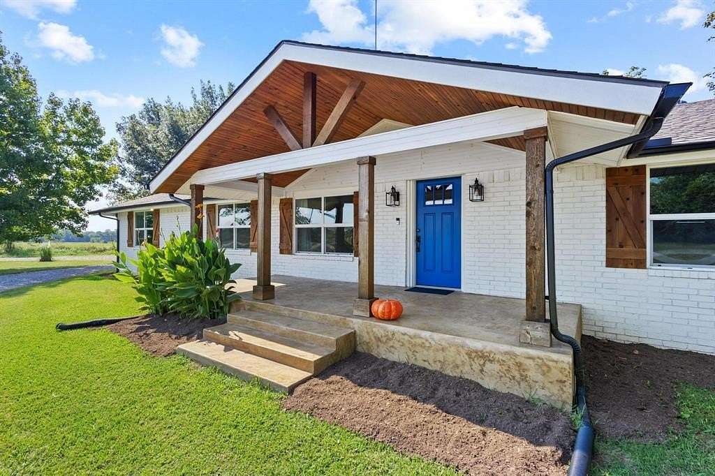 28.8 Acres of Land with Home for Sale in Whitewright, Texas