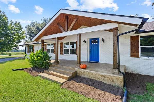 28.8 Acres of Land with Home for Sale in Whitewright, Texas