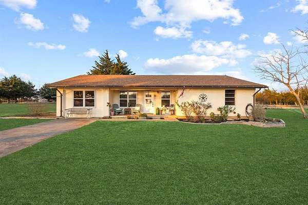 2 Acres of Residential Land with Home for Sale in Van Alstyne, Texas