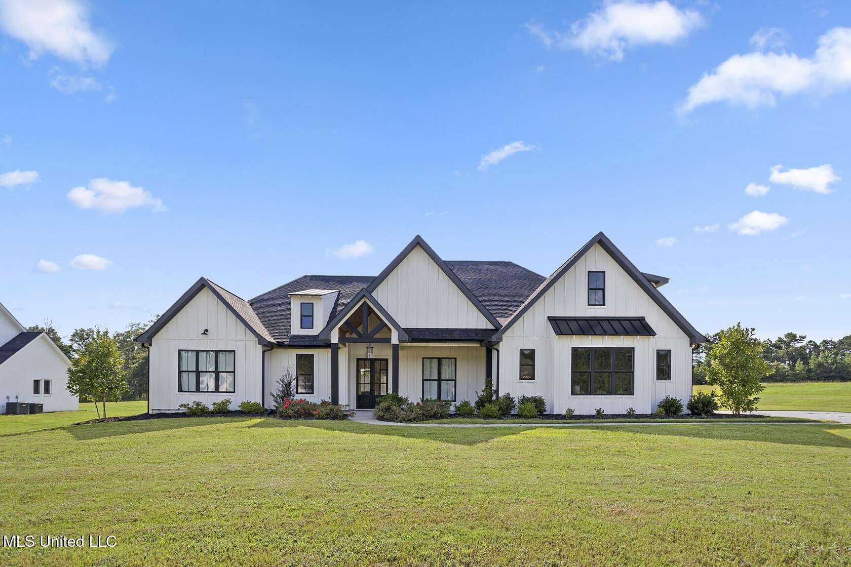 1.52 Acres of Residential Land with Home for Sale in Brandon, Mississippi