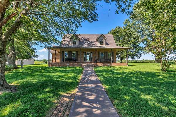 2.25 Acres of Residential Land with Home for Sale in Lafayette, Tennessee