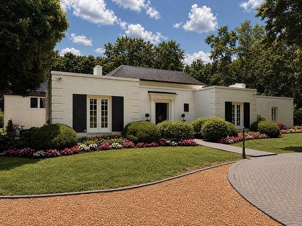 1.52 Acres of Land with Home for Sale in Nashville, Tennessee