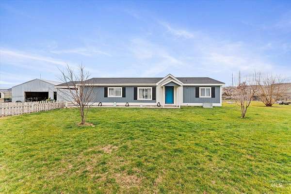 2.5 Acres of Residential Land with Home for Sale in Homedale, Idaho