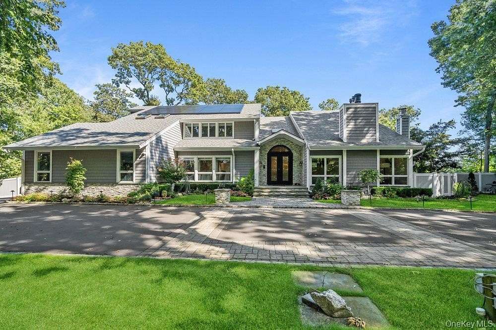 2 Acres of Residential Land with Home for Sale in Lloyd Harbor, New York