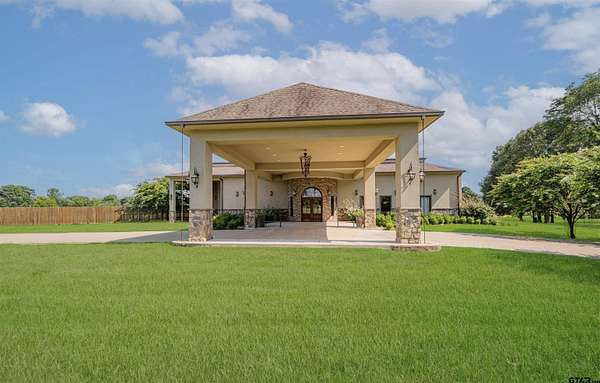 100 Acres of Improved Land for Sale in Kilgore, Texas