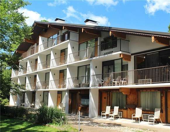 2.76 Acres of Improved Commercial Land for Sale in Eureka Springs, Arkansas