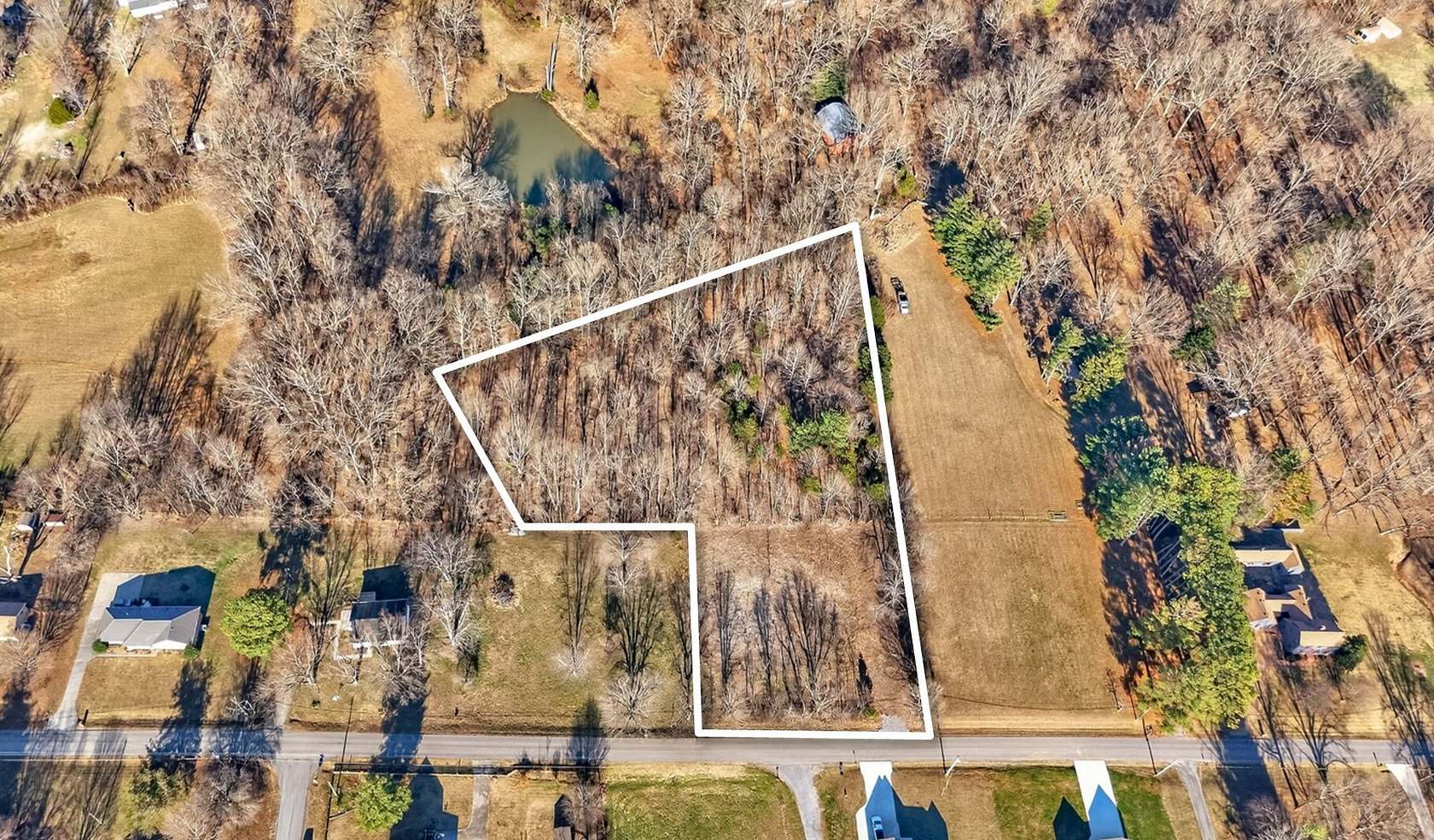 3.16 Acres of Residential Land for Sale in Cottontown, Tennessee