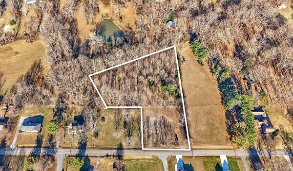 3.16 Acres of Residential Land for Sale in Cottontown, Tennessee