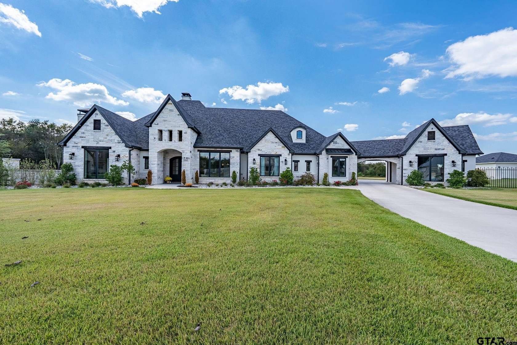 2 Acres of Residential Land with Home for Sale in Tyler, Texas