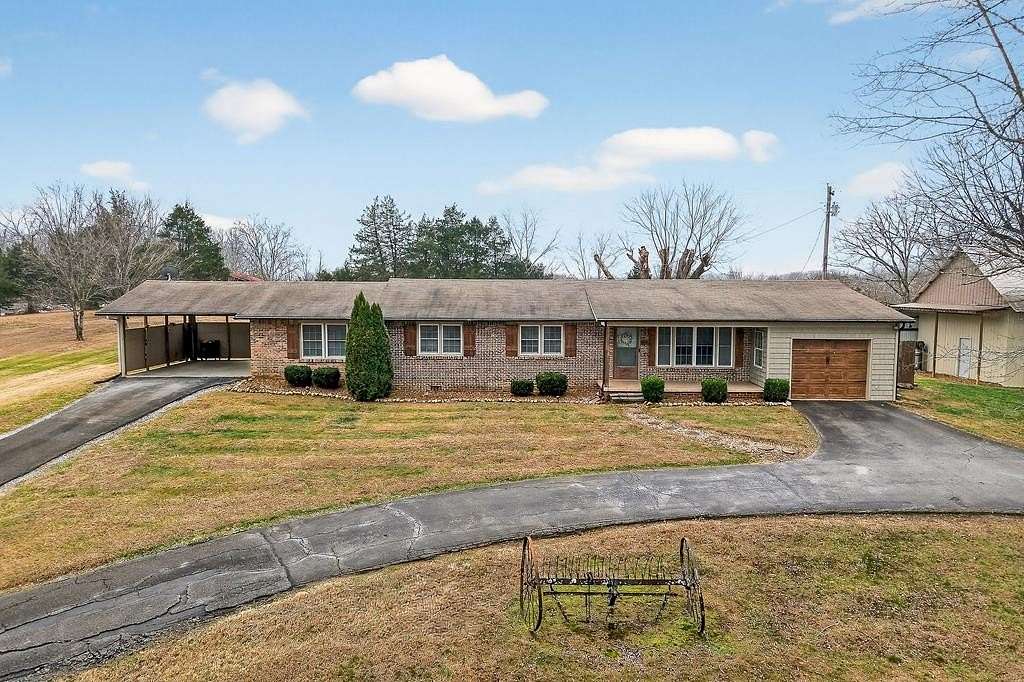 2.27 Acres of Residential Land with Home for Sale in Baxter, Tennessee