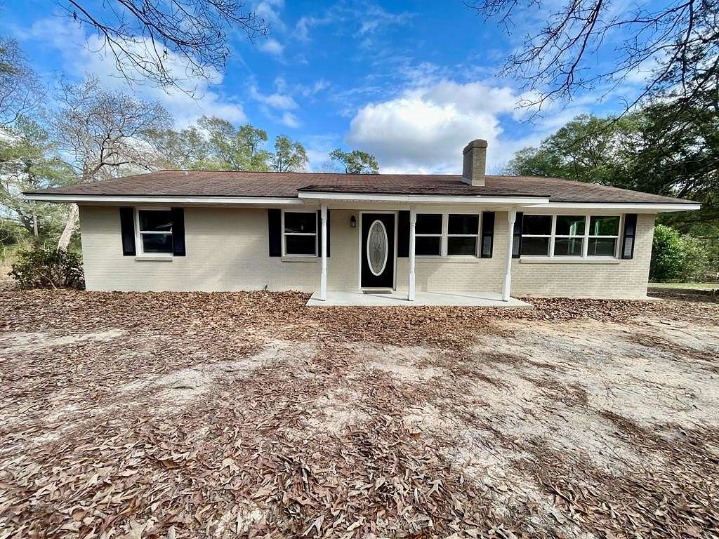 2 Acres of Residential Land with Home for Sale in Ozark, Alabama