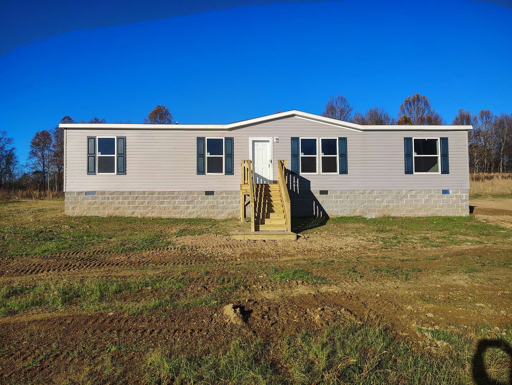 1.5 Acres of Residential Land with Home for Sale in Lafayette, Tennessee