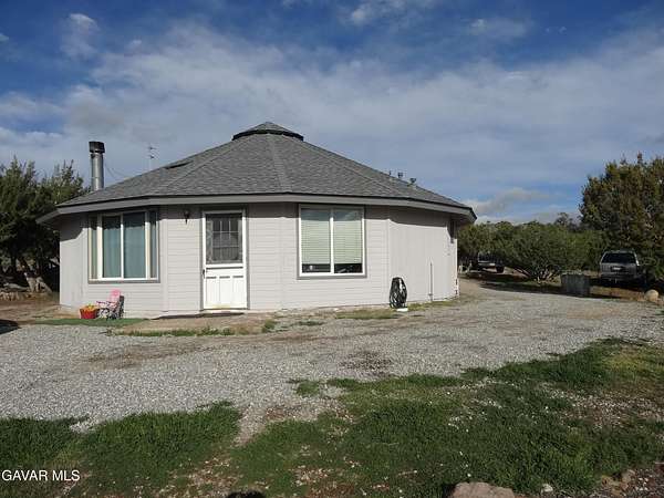 5.26 Acres of Land with Home for Sale in Tehachapi, California
