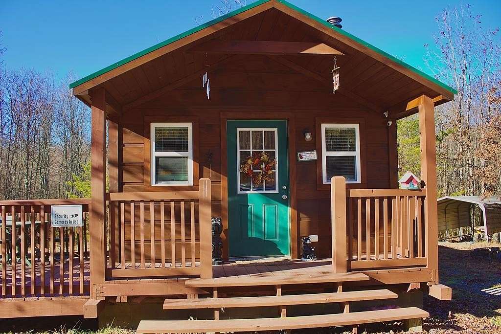 5.65 Acres of Residential Land with Home for Sale in Wilder, Tennessee