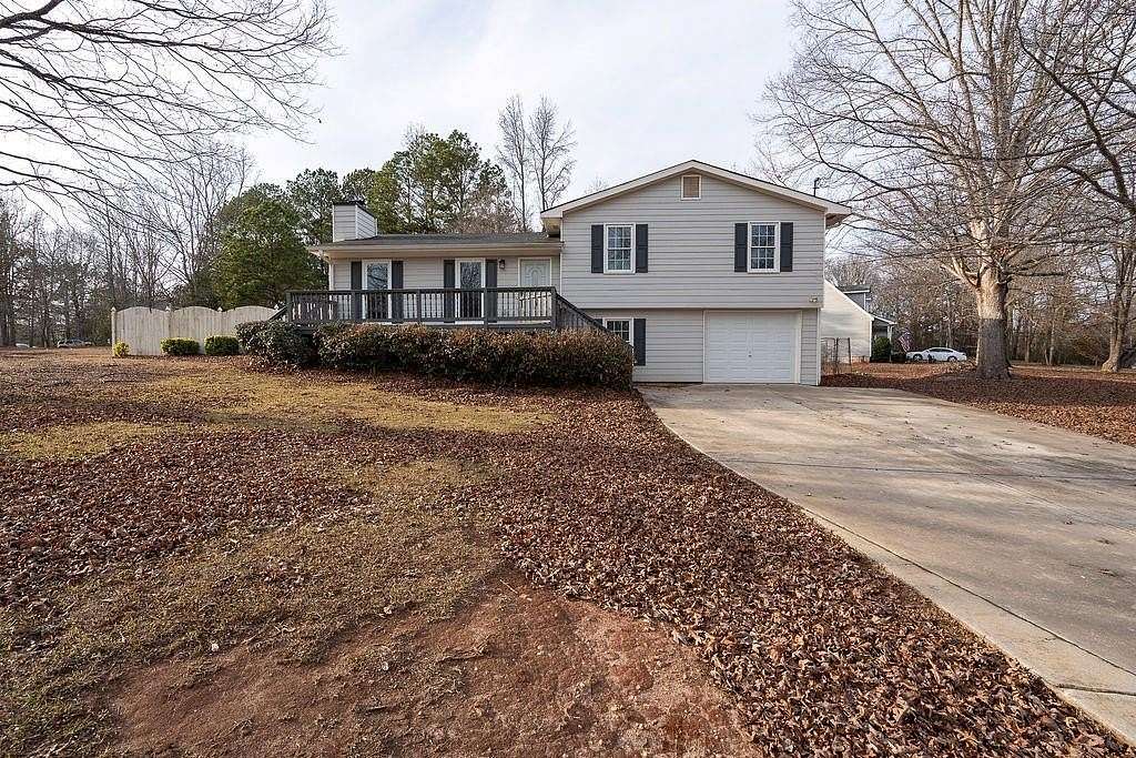1.5 Acres of Residential Land with Home for Sale in Newnan, Georgia