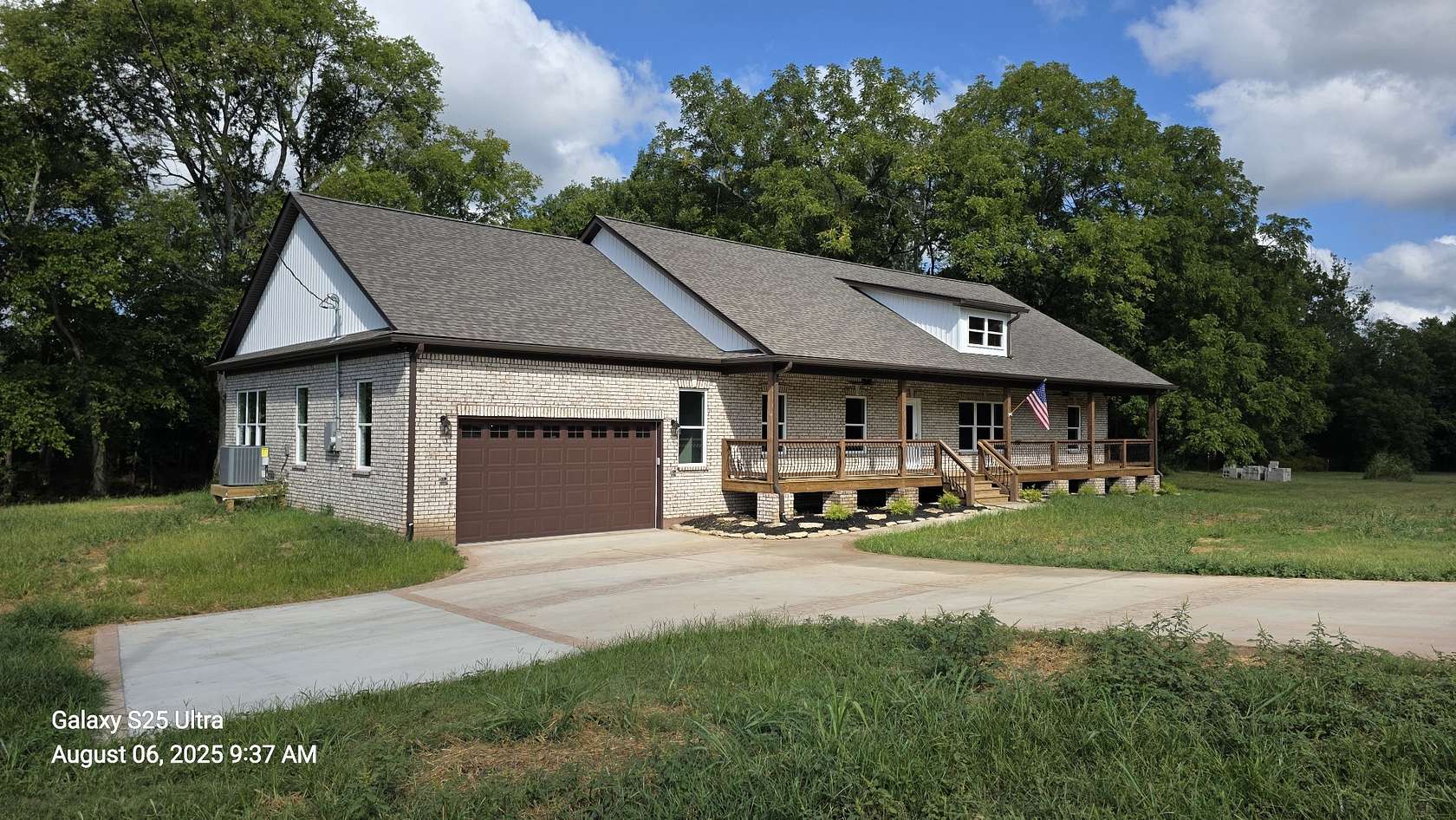 2.25 Acres of Residential Land with Home for Sale in Hampshire, Tennessee