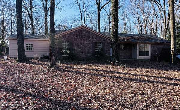 5.4 Acres of Residential Land with Home for Lease in Byhalia, Mississippi