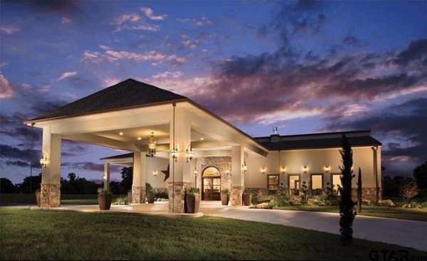 13 Acres of Improved Commercial Land for Sale in Kilgore, Texas