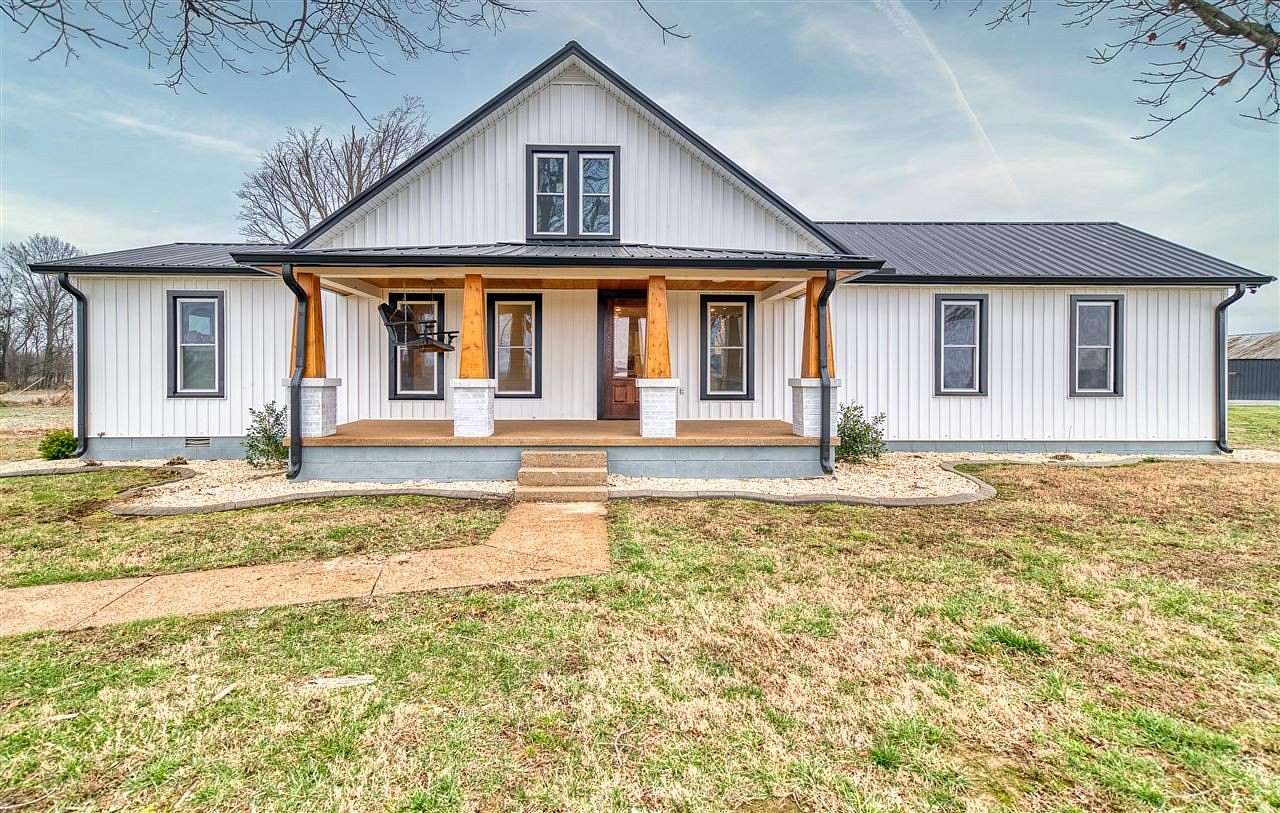 2 Acres of Residential Land with Home for Sale in Sharon Grove, Kentucky