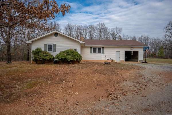 4.78 Acres of Residential Land with Home for Sale in Ash Flat, Arkansas