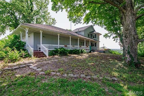 7 Acres of Residential Land with Home for Sale in Vandalia, Illinois