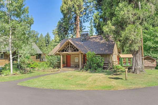 7 Acres of Residential Land with Home for Sale in McKenzie Bridge, Oregon