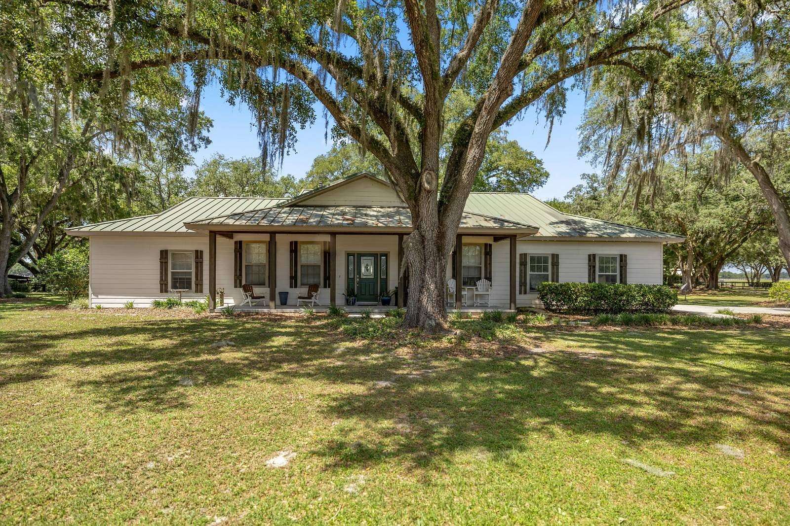 10.1 Acres of Land with Home for Sale in Morriston, Florida