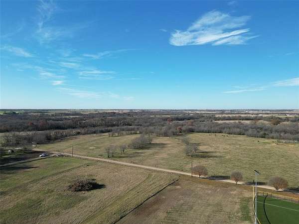 5 Acres of Land for Sale in Valley View, Texas