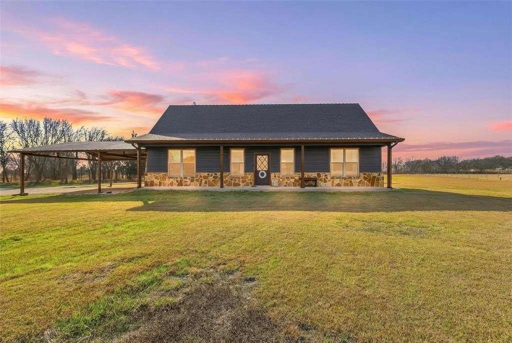 5.79 Acres of Land with Home for Sale in Italy, Texas