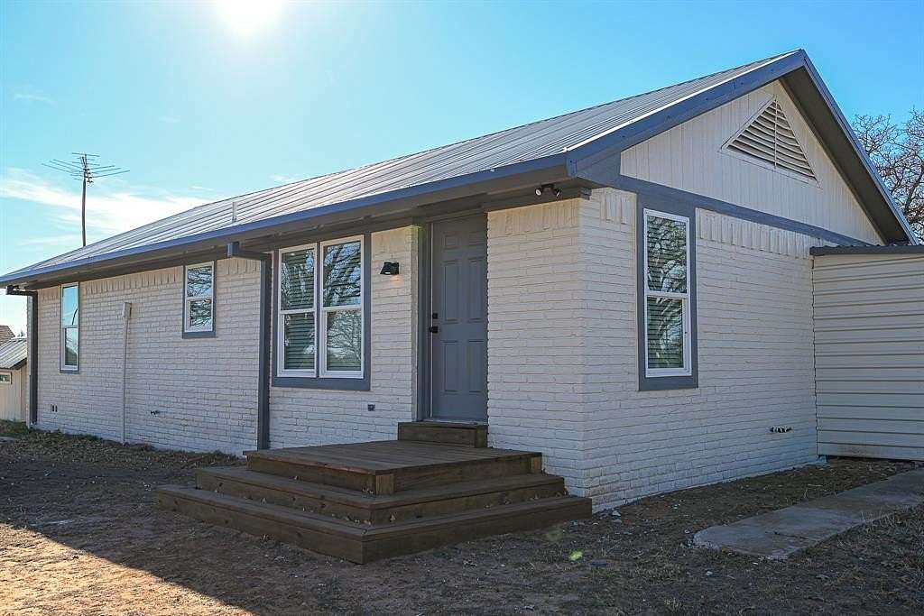 Residential Land with Home for Lease in Alvord, Texas