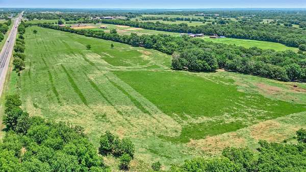 6.67 Acres of Mixed-Use Land for Sale in Gordonville, Texas