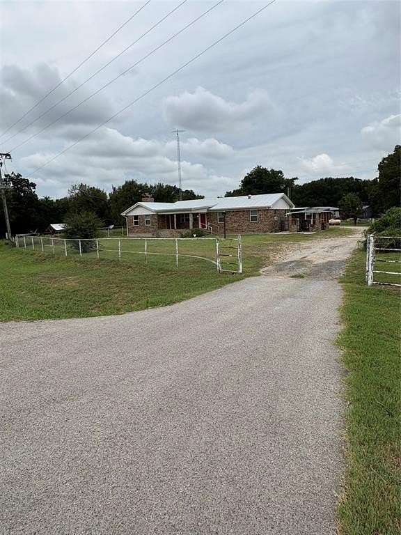 2.1 Acres of Residential Land with Home for Sale in Chico, Texas