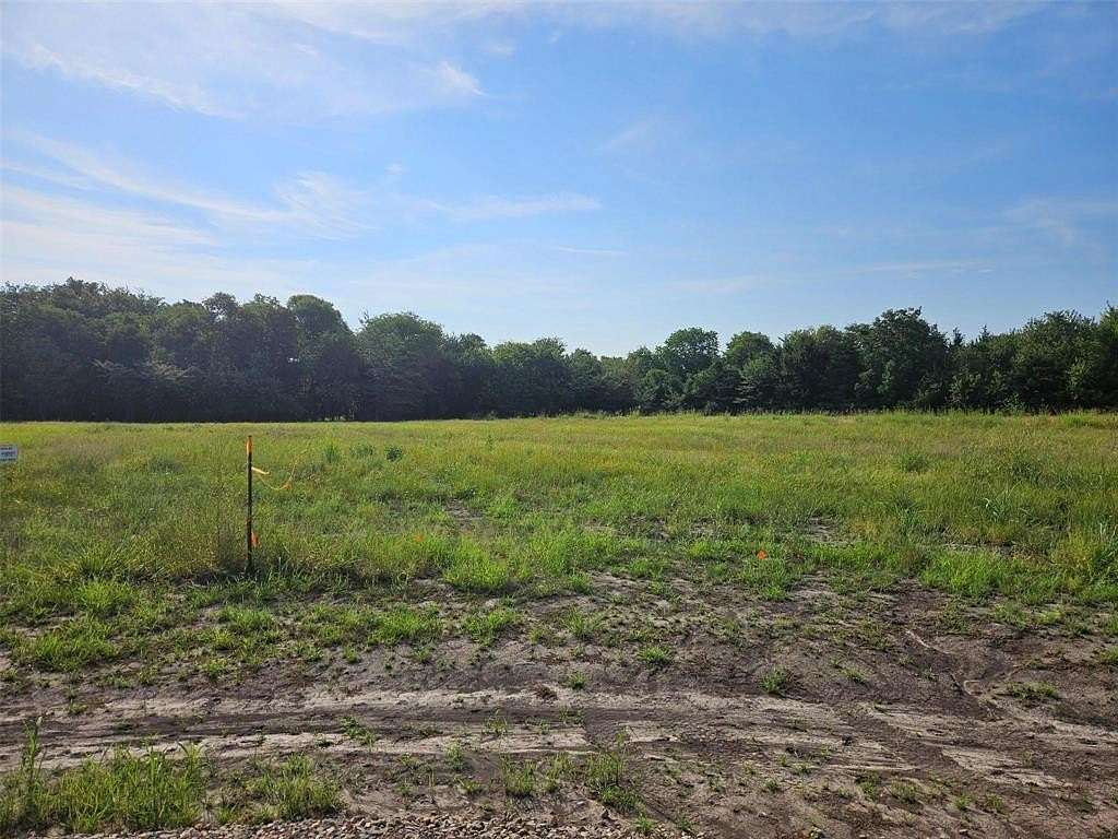 10.1 Acres of Land for Sale in Paris, Texas
