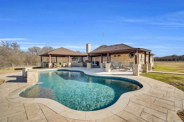 13 Acres of Recreational Land with Home for Sale in Hubbard, Texas