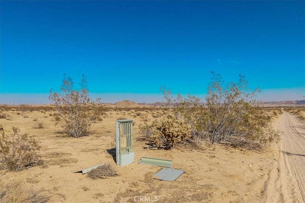 5 Acres of Residential Land for Sale in Joshua Tree, California