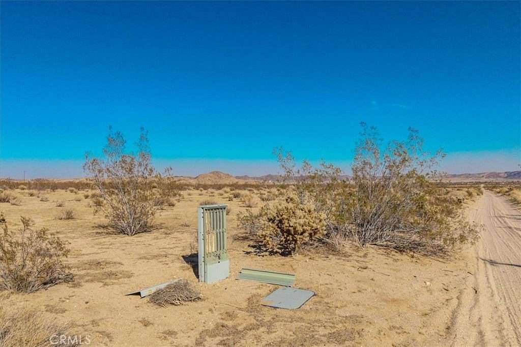 5 Acres of Residential Land for Sale in Joshua Tree, California