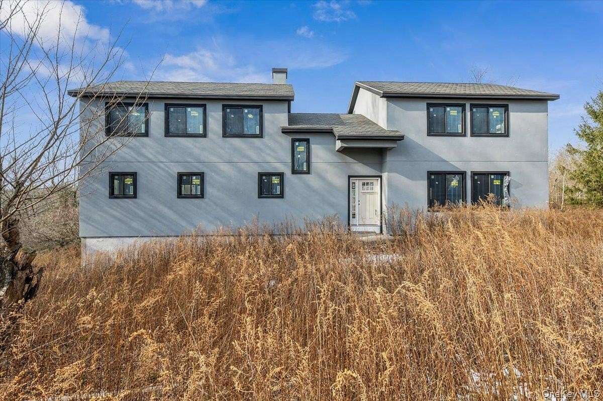 10.6 Acres of Land with Home for Sale in South Salem, New York