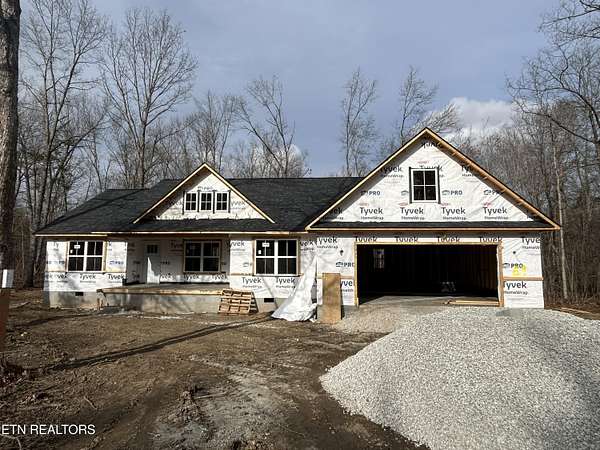 1.8 Acres of Residential Land with Home for Sale in Monterey, Tennessee