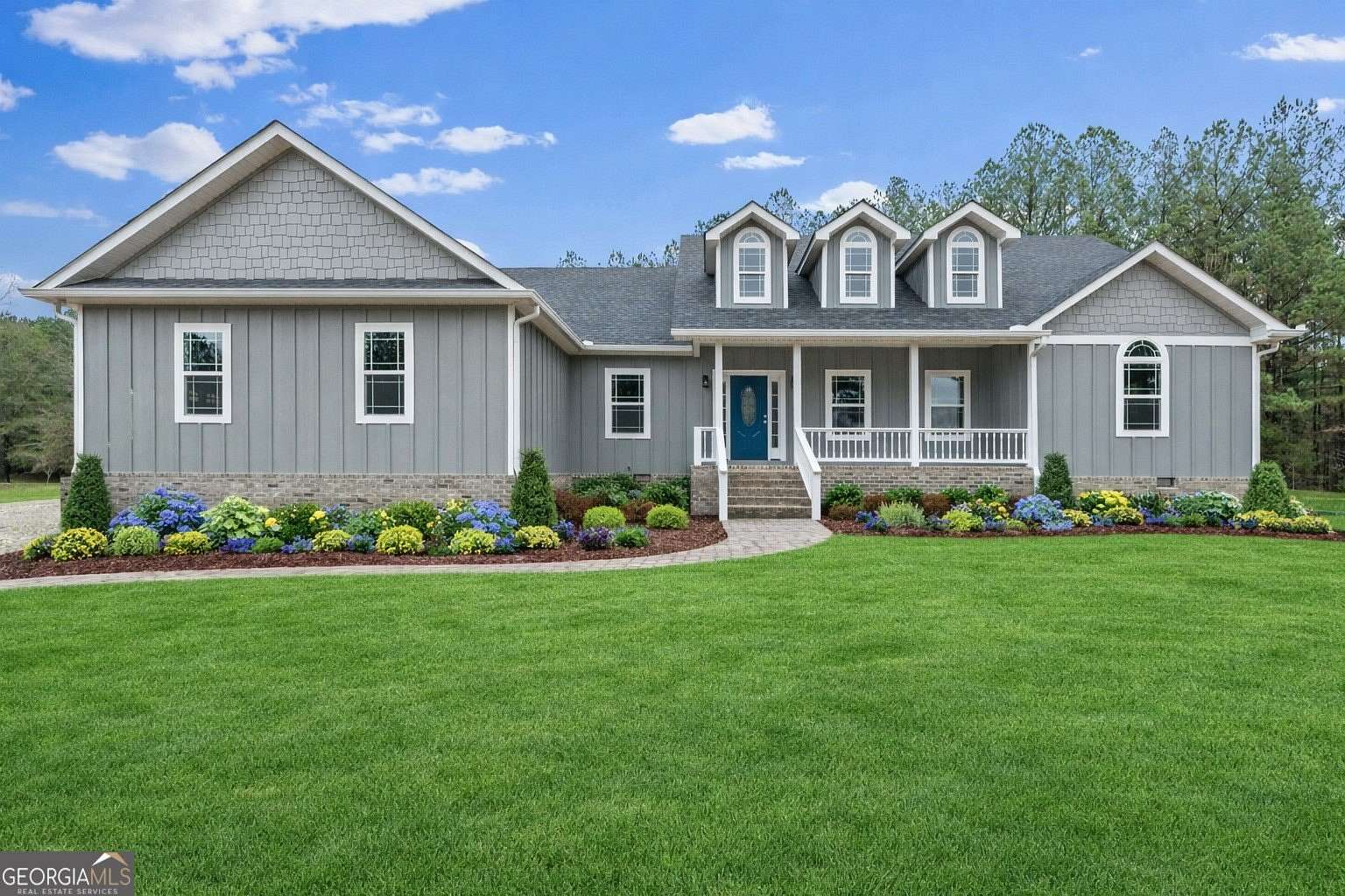 1.64 Acres of Residential Land with Home for Sale in Roanoke, Alabama