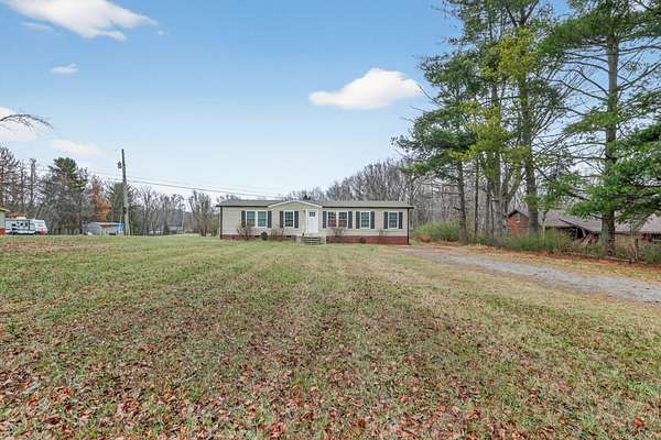1.73 Acres of Residential Land with Home for Sale in Portland, Tennessee